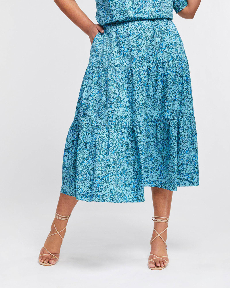 Front of a model wearing a size 3X Sorrento Tier Skirt in Print by Estelle. | dia_product_style_image_id:264772